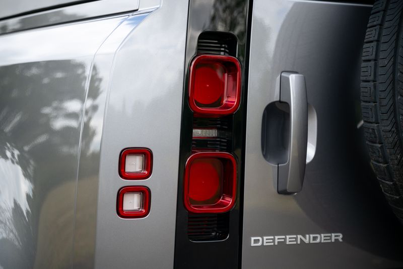 Landrover Defender 90 Commercial 3.0 D250 HSE VAT Q