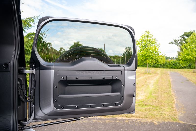 Landrover Defender 90 Commercial 3.0 D250 HSE VAT Q