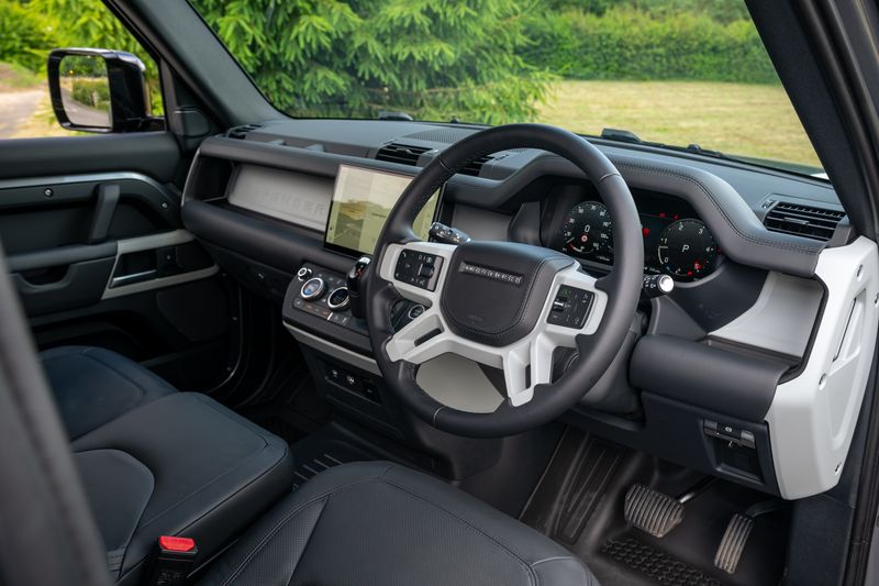 Landrover Defender 90 Commercial 3.0 D250 HSE VAT Q