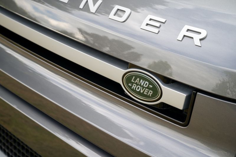 Landrover Defender 90 Commercial 3.0 D250 HSE VAT Q