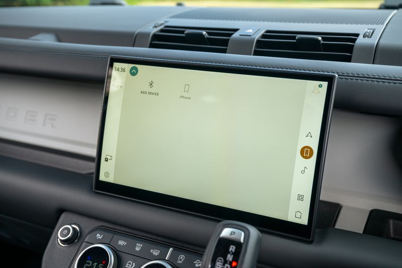 Landrover Defender 90 Commercial 3.0 D250 HSE VAT Q