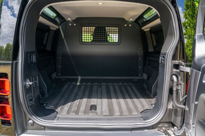 Landrover Defender 90 Commercial 3.0 D250 HSE VAT Q