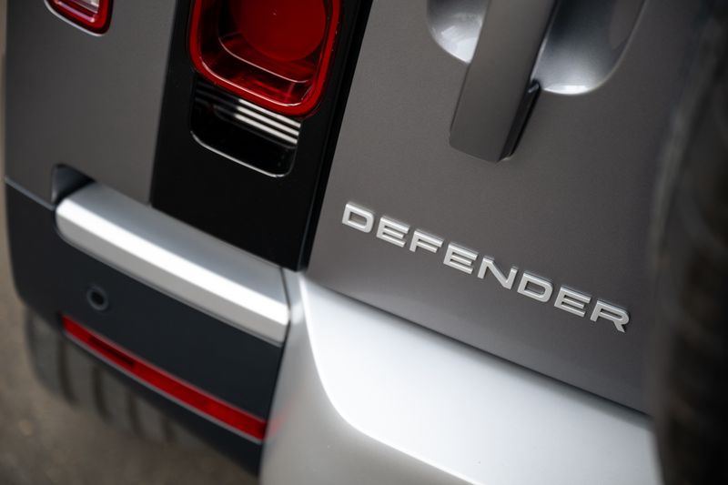 Landrover Defender 90 Commercial 3.0 D250 HSE VAT Q