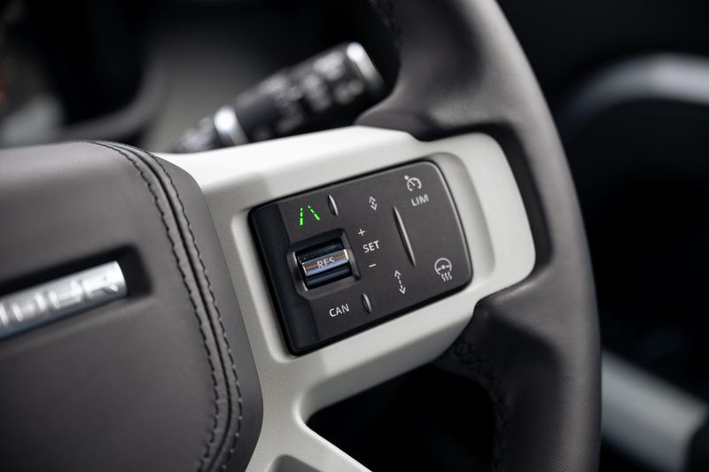 Landrover Defender 90 Commercial 3.0 D250 HSE VAT Q