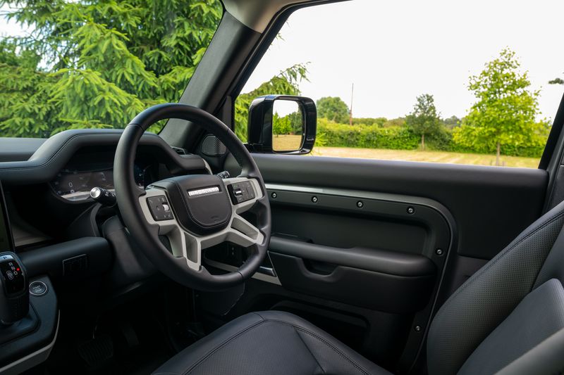 Landrover Defender 90 Commercial 3.0 D250 HSE VAT Q