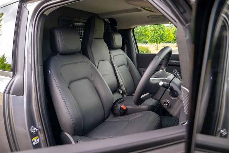 Landrover Defender 90 Commercial 3.0 D250 HSE VAT Q