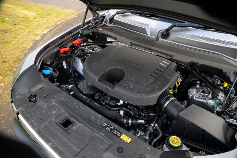 Landrover Defender 90 Commercial 3.0 D250 HSE VAT Q