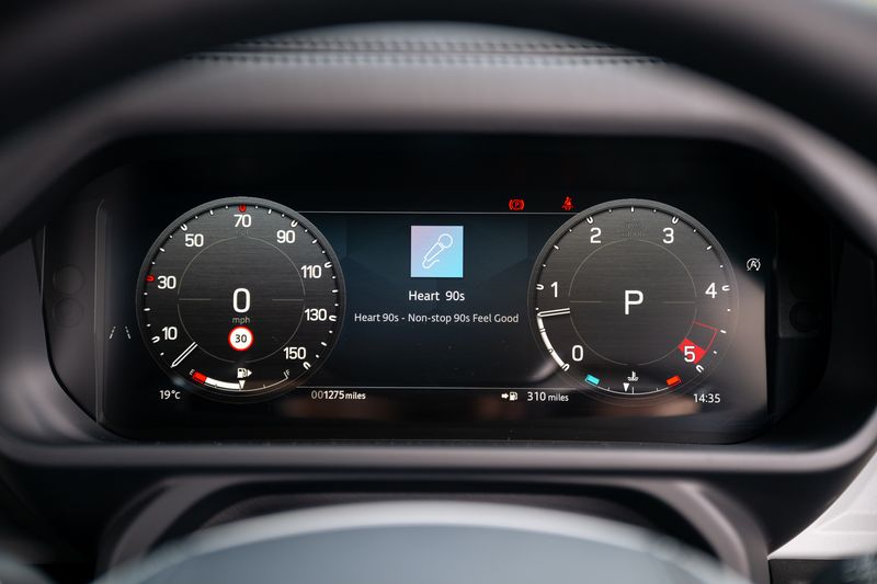 Landrover Defender 90 Commercial 3.0 D250 HSE VAT Q