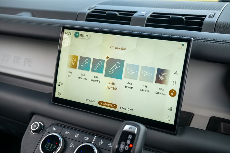 Landrover Defender 90 Commercial 3.0 D250 HSE VAT Q