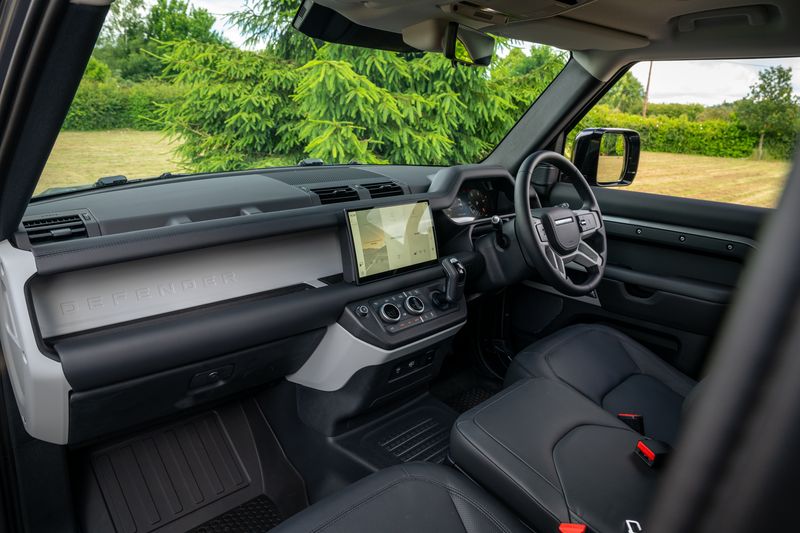 Landrover Defender 90 Commercial 3.0 D250 HSE VAT Q