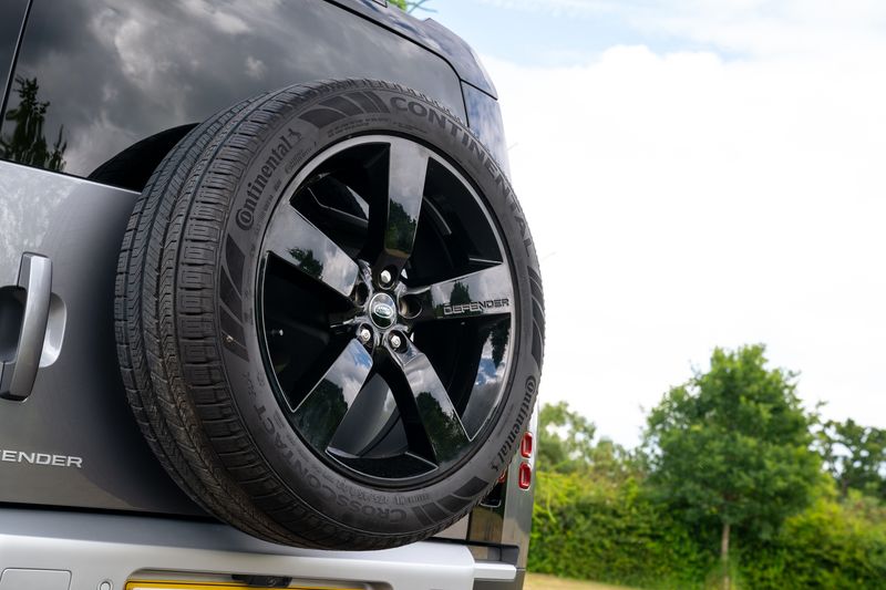 Landrover Defender 90 Commercial 3.0 D250 HSE VAT Q