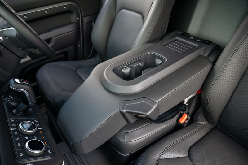 Landrover Defender 90 Commercial 3.0 D250 HSE VAT Q