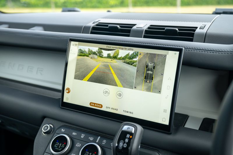 Landrover Defender 90 Commercial 3.0 D250 HSE VAT Q