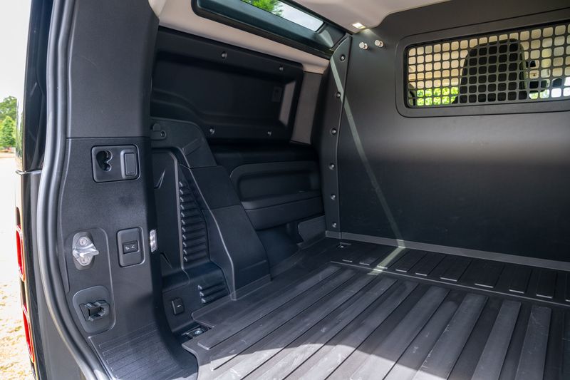 Landrover Defender 90 Commercial 3.0 D250 HSE VAT Q