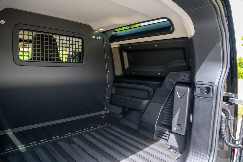 Landrover Defender 90 Commercial 3.0 D250 HSE VAT Q