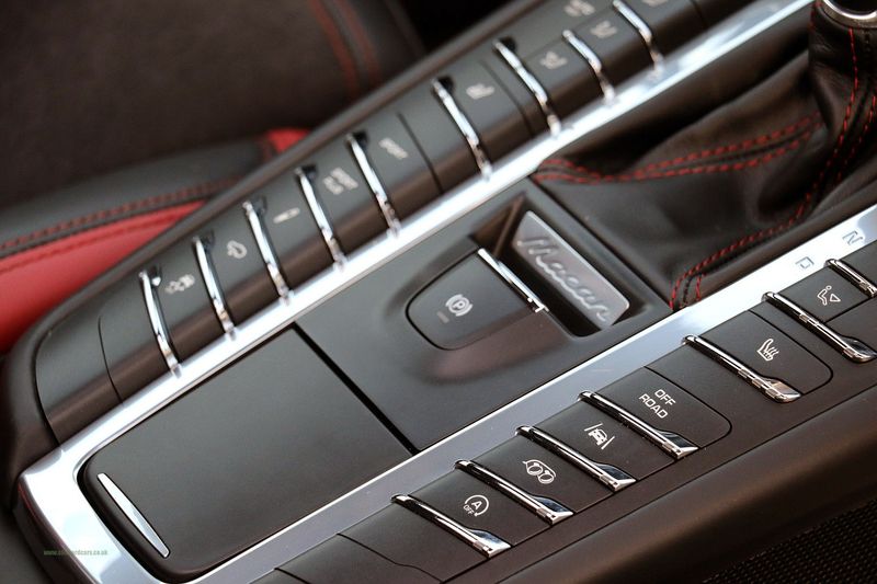 Porsche Macan Turbo Exclusive Performance - One Owner FPSH