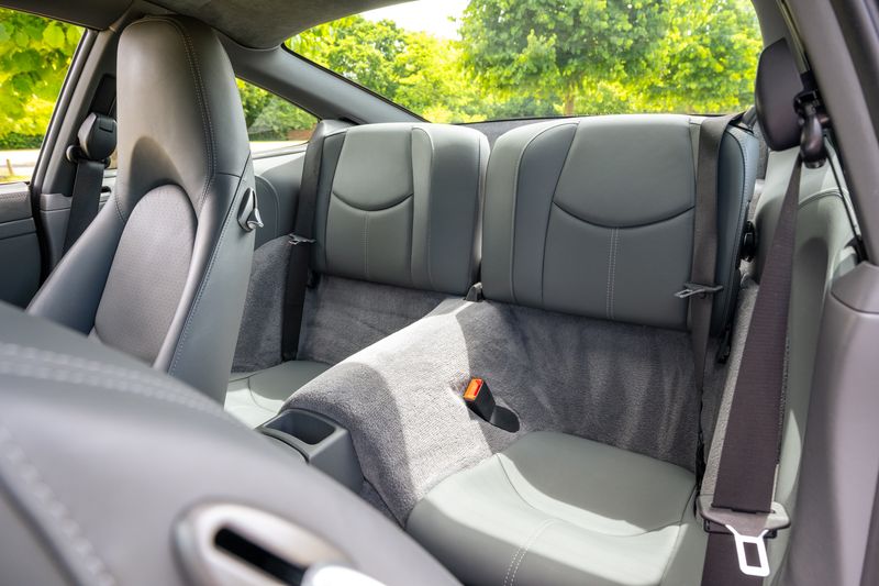 Porsche 911 (997.2) Carrera 4S Coupe (Manual)