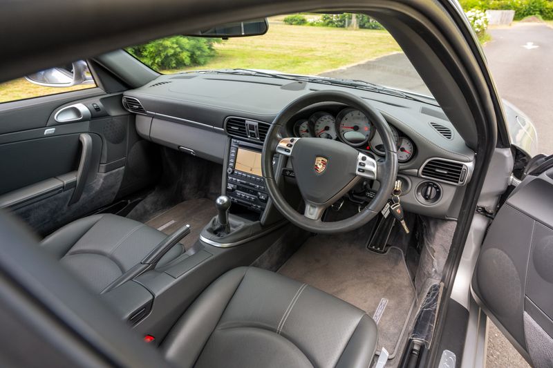 Porsche 911 (997.2) Carrera 4S Coupe (Manual)