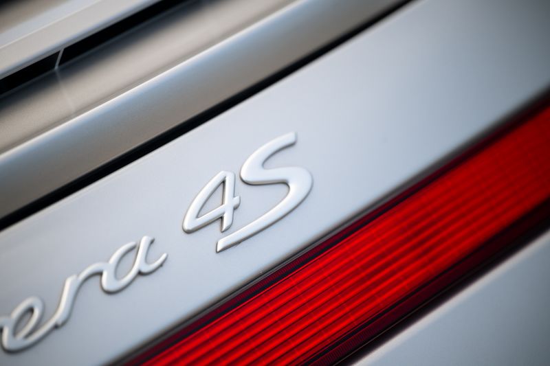 Porsche 911 (997.2) Carrera 4S Coupe (Manual)