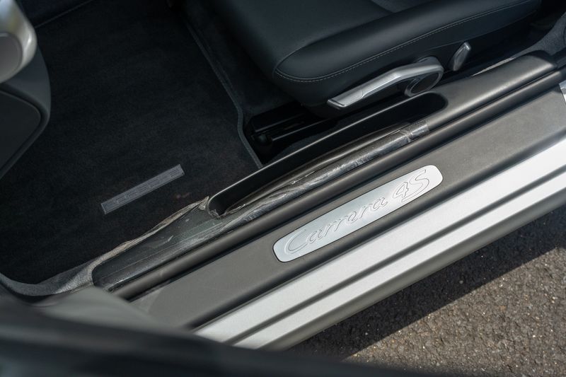 Porsche 911 (997.2) Carrera 4S Coupe (Manual)