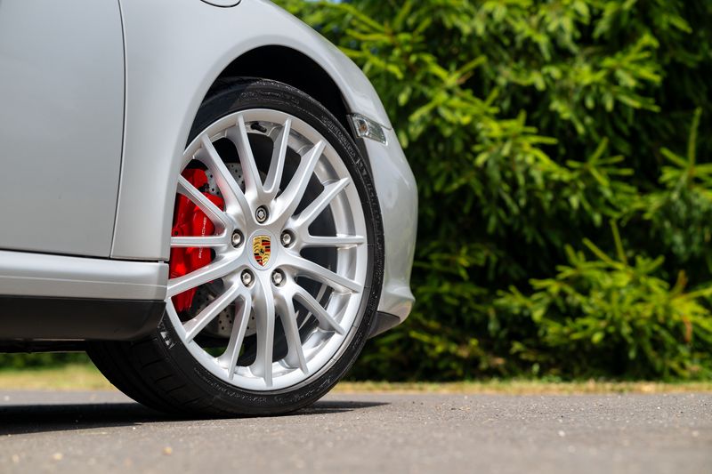 Porsche 911 (997.2) Carrera 4S Coupe (Manual)