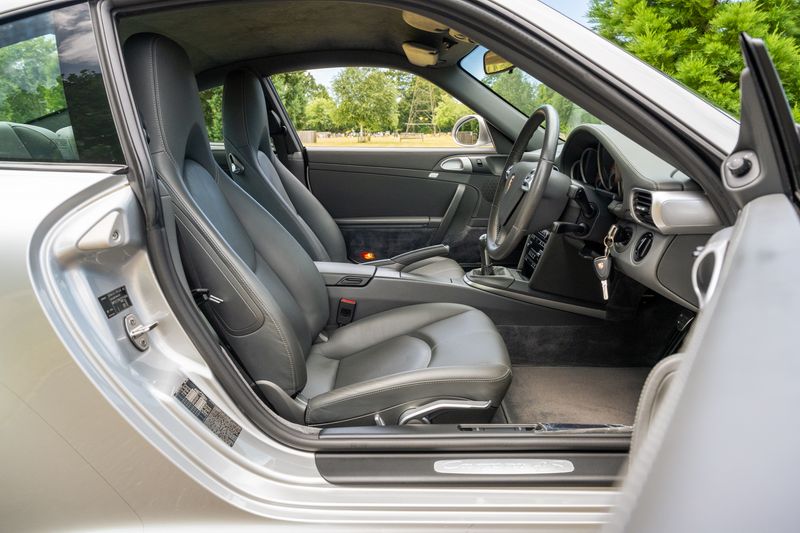 Porsche 911 (997.2) Carrera 4S Coupe (Manual)