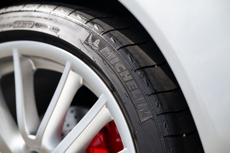 Porsche 911 (997.2) Carrera 4S Coupe (Manual)