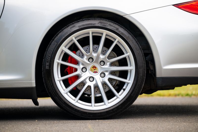 Porsche 911 (997.2) Carrera 4S Coupe (Manual)