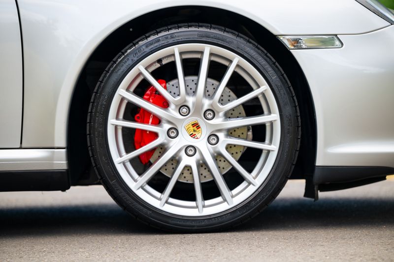 Porsche 911 (997.2) Carrera 4S Coupe (Manual)