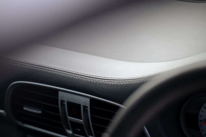 Porsche 911 (997.2) Carrera 4S Coupe (Manual)