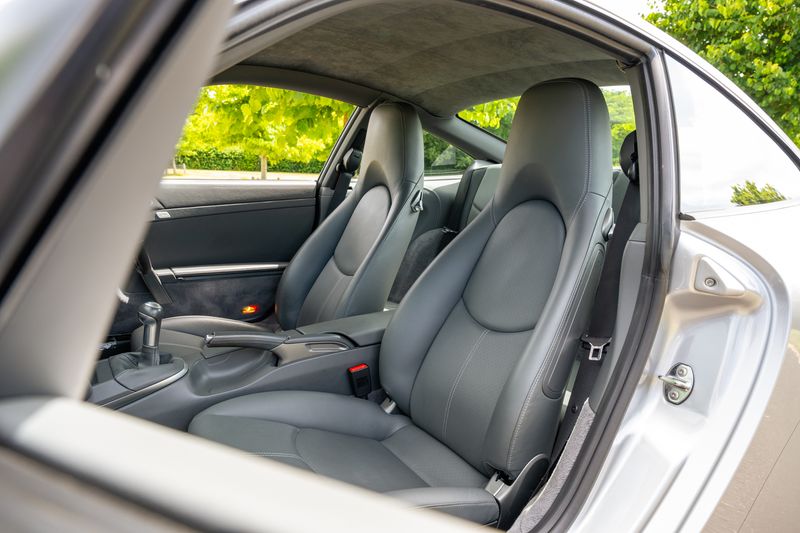 Porsche 911 (997.2) Carrera 4S Coupe (Manual)