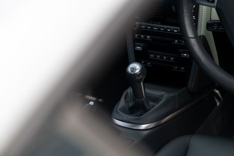 Porsche 911 (997.2) Carrera 4S Coupe (Manual)