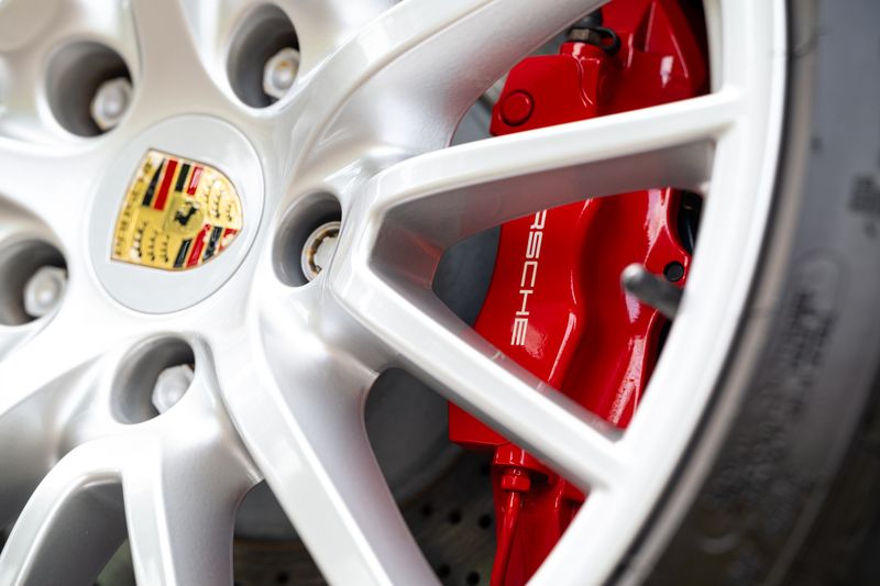 Porsche 911 (997.2) Carrera 4S Coupe (Manual)