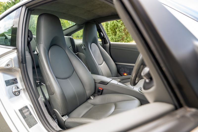 Porsche 911 (997.2) Carrera 4S Coupe (Manual)