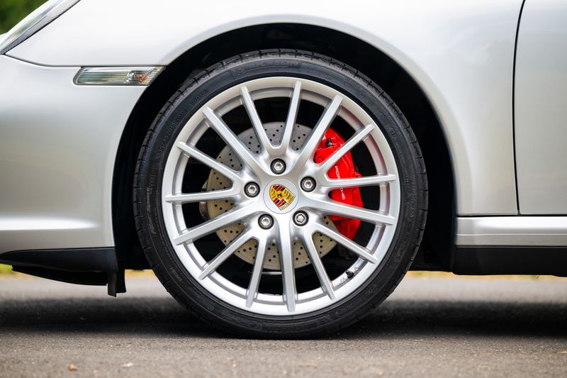 Porsche 911 (997.2) Carrera 4S Coupe (Manual)