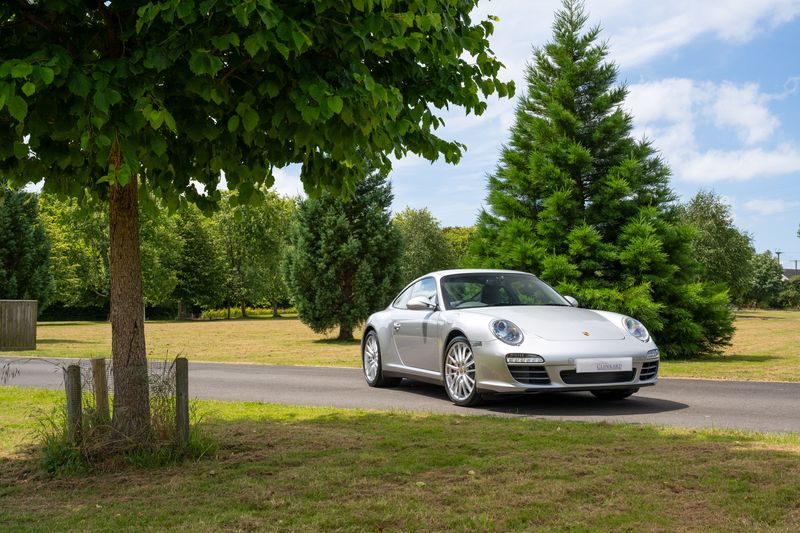Porsche 911 (997.2) Carrera 4S Coupe (Manual)