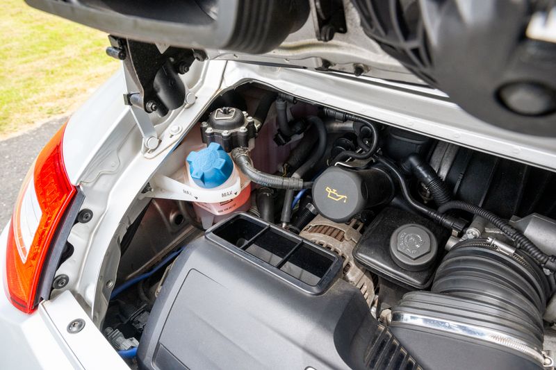 Porsche 911 (997.2) Carrera 4S Coupe (Manual)