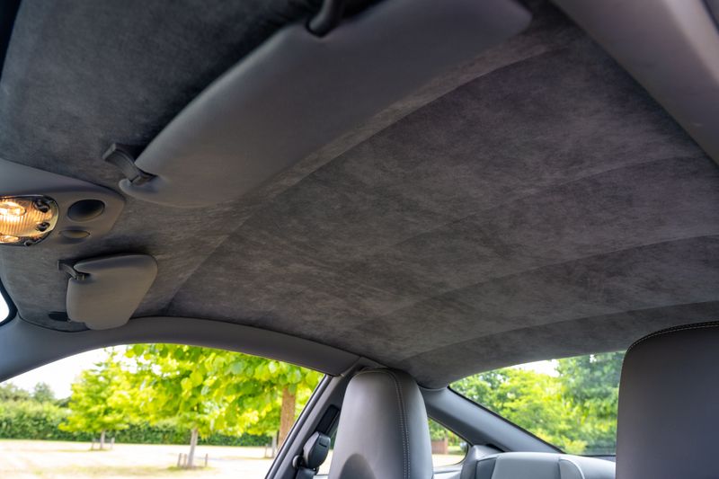 Porsche 911 (997.2) Carrera 4S Coupe (Manual)