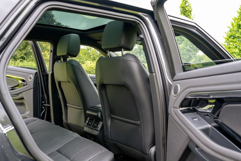 Range Rover Evoque P250 Dynamic SE Auto