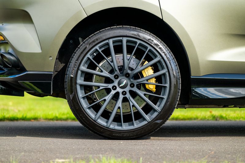 Aston Martin DBX 707 4.0 V8