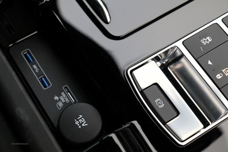 Landrover Discovery Commercial 3.0 HSE 306 VAT Qualifying