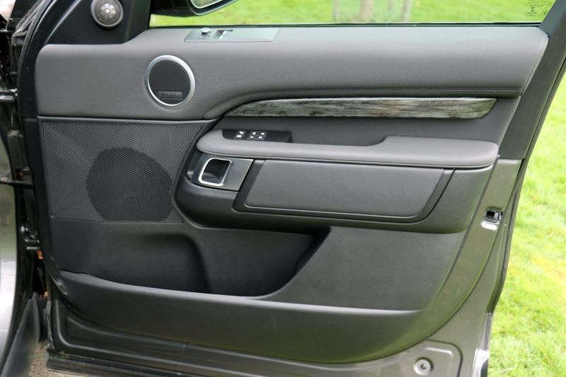 Landrover Discovery Commercial 3.0 HSE 306 VAT Qualifying