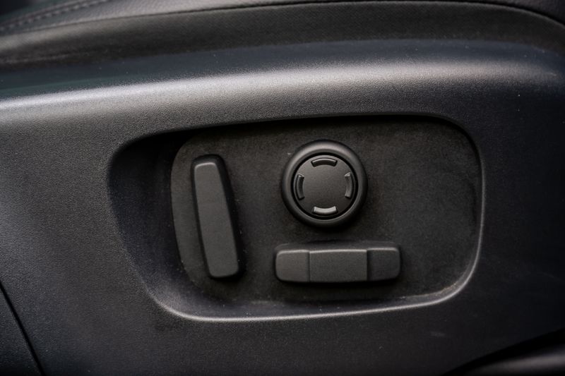 Range Rover Evoque P250 R-Dynamic SE Auto