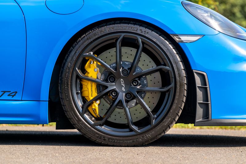 Porsche 718 Cayman GT4 PDK