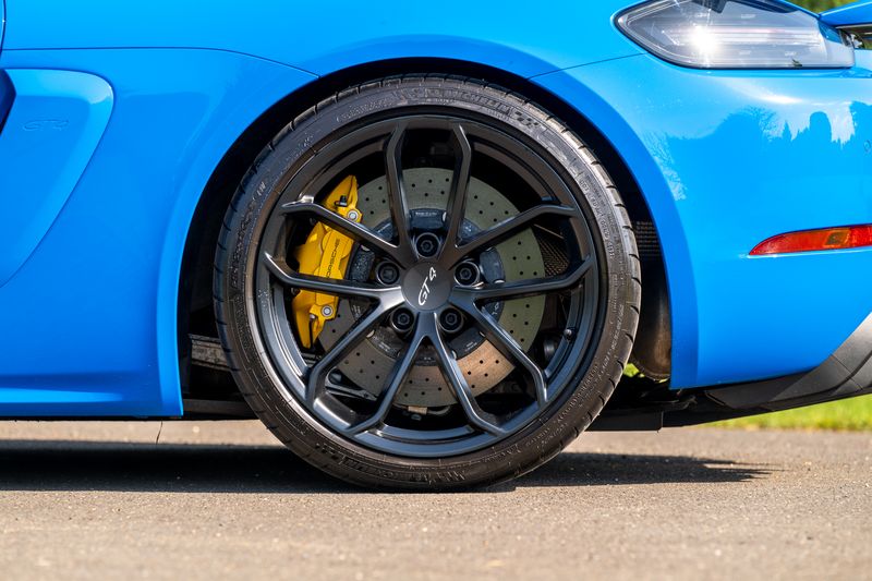 Porsche 718 Cayman GT4 PDK
