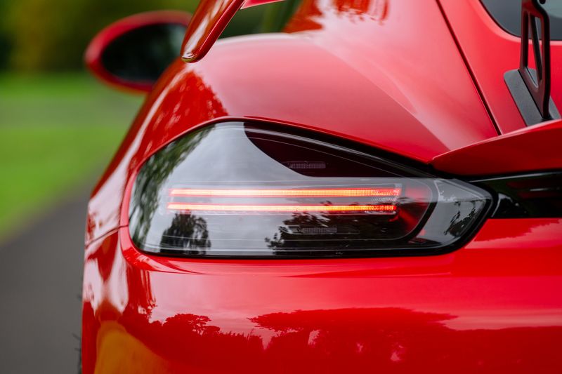 Porsche 718 Cayman GT4 PDK