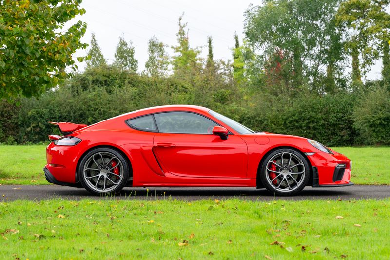 Porsche 718 Cayman GT4 PDK