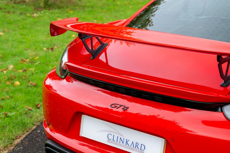Porsche 718 Cayman GT4 PDK