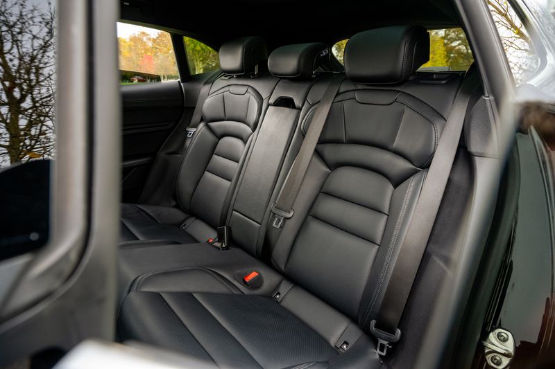 Porsche Taycan 4S Performance Plus Cross Turismo