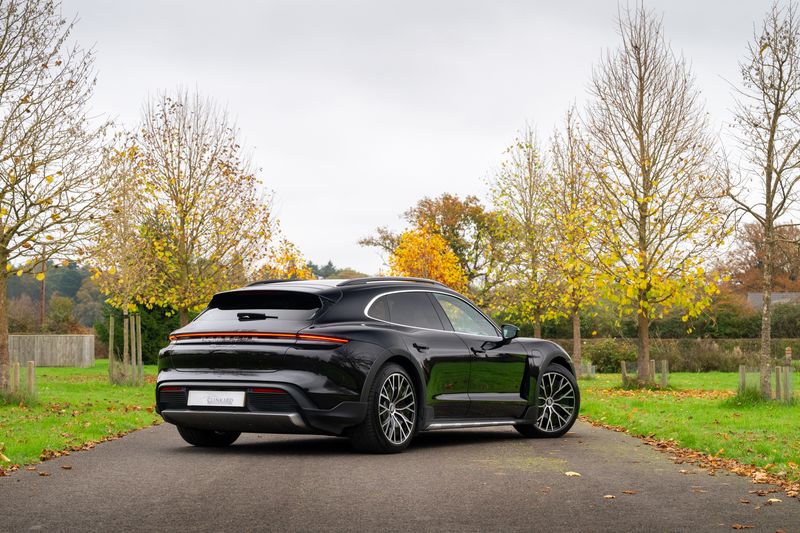 Porsche Taycan 4S Performance Plus Cross Turismo